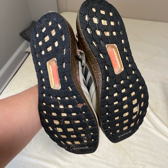 Adidas tennis shoe - Picture 3 of 4